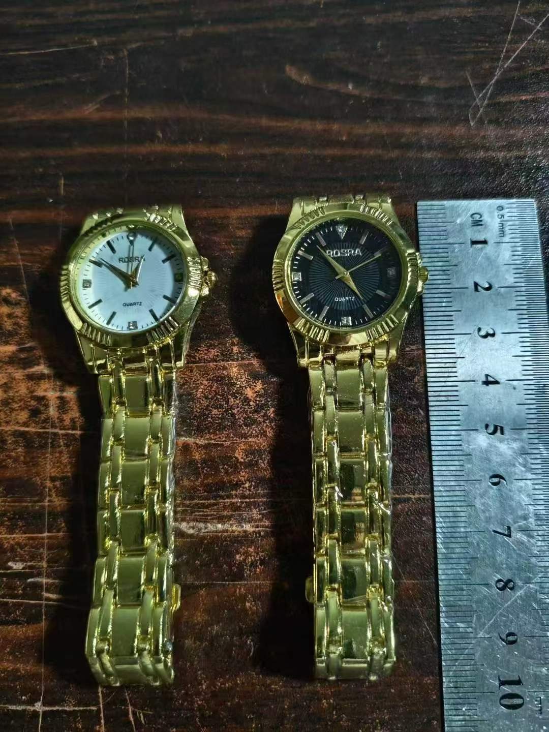 middle- size gold watch