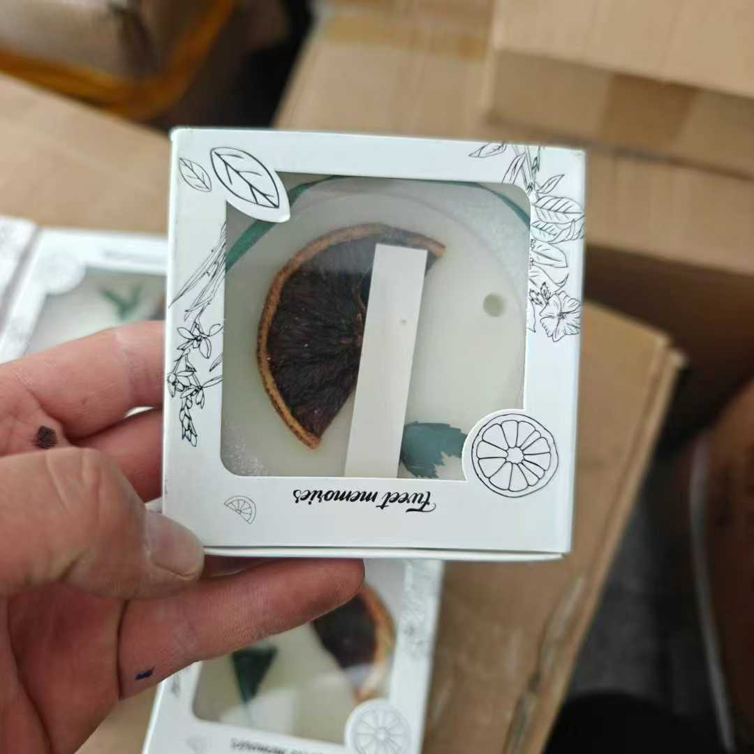 Fragrant wax slices