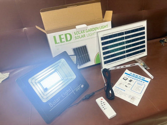 Solar floodlight