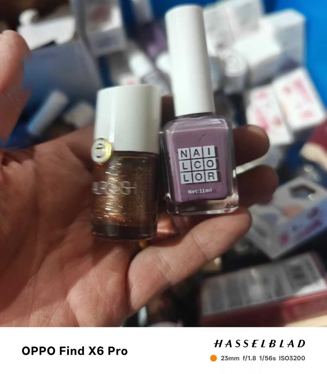 Mixed nail polish, about 15 tons